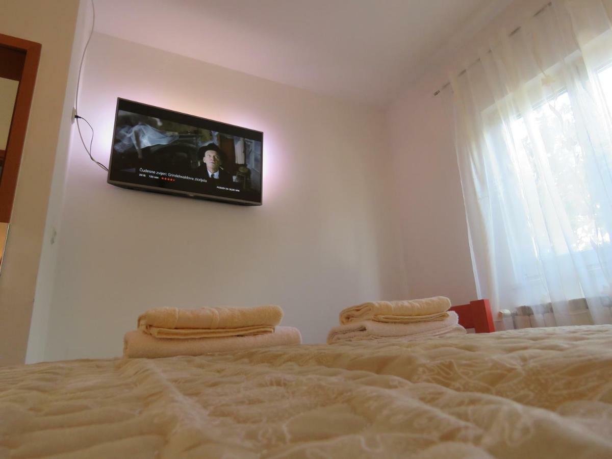 Apartment Smilje Σίμπενικ Εξωτερικό φωτογραφία